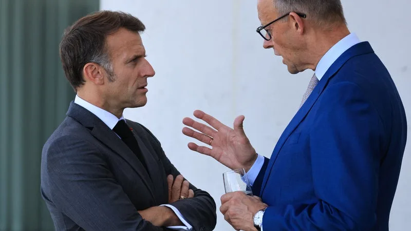 « QU’ON SORTE DE LA NAÏVETÉ »: EMMANUEL MACRON ET FRIEDRICH MERZ VEULENT QUE L’UE SE DOTE D’UNE ARME PUISSANTE ET RAPIDE À DÉGAINER EN CAS DE GUERRE COMMERCIALE AVEC LA CHINE