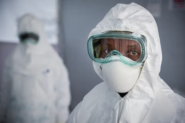 “MOMENT DE JOIE” EN OUGANDA OÙ LE DERNIER PATIENT ATTEINT D’EBOLA EST SORTI DE L’HÔPITAL