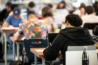 TRICHE AU CONCOURS DE MÉDECINE : L’INSTANCE ORGANISATRICE DÉMENT LES SOUPÇONS DE FRAUDE POUR DES ÉPREUVES DE L’INTERNAT