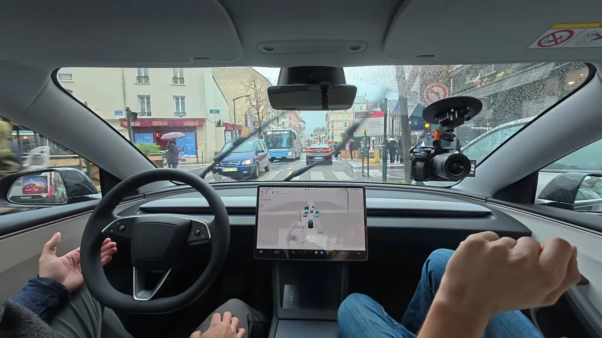 TESLA FSD : LE SYSTÈME DE CONDUITE AUTOMATIQUE PRIS EN FLAGRANT DÉLIT D’EXCÈS DE VITESSE À BRUXELLES