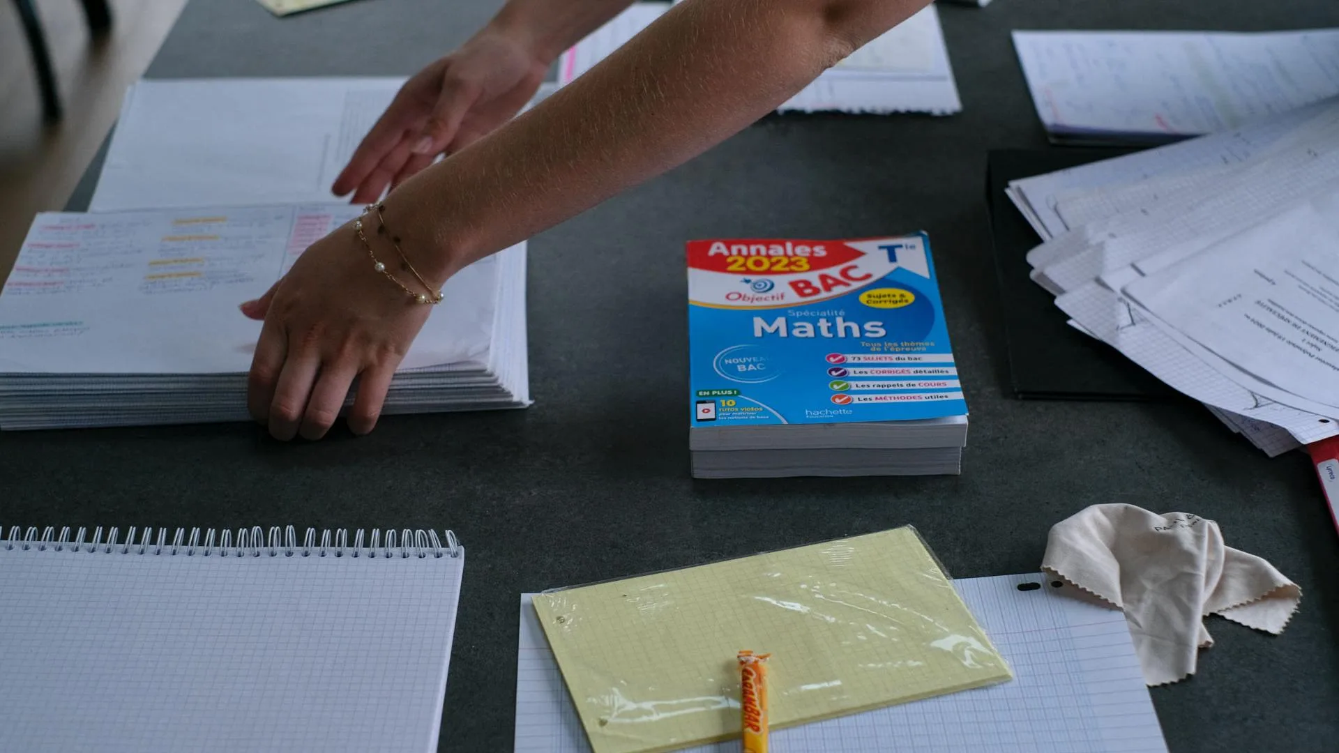BAC DE MATHS 2026 : DÉCOUVREZ LE SUJET DE L’ÉPREUVE DE SÉRIE GÉNÉRALE CE MERCREDI 17 JUIN