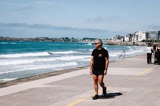 « J’AI DES SOUVENIRS PARTOUT » : 59 ANS QU’ERIC PASSE SES ÉTÉS À SAINT-MALO