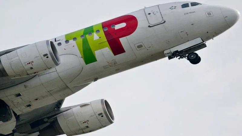 « NOTRE INTÉRÊT EST PLUS FORT QUE JAMAIS »: AIR FRANCE-KLM AMÉLIORE SON OFFRE POUR S’EMPARER DE 45% DE TAP AIR PORTUGAL (MAIS SON RIVAL ALLEMAND LUFTHANSA AUSSI)