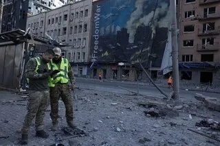 GUERRE EN UKRAINE : PLUS DE 400 DRONES UKRAINIENS LANCÉS VERS MOSCOU, SIX MORTS DANS DES TIRS… LE POINT SUR LA NUIT