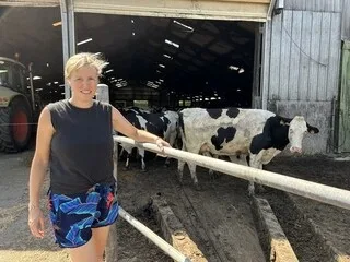 « ON NE CONNAISSAIT PAS LES 40 °C » : COMMENT CES ÉLEVEURS DU FINISTÈRE FONT FACE AUX FORTES CHALEURS