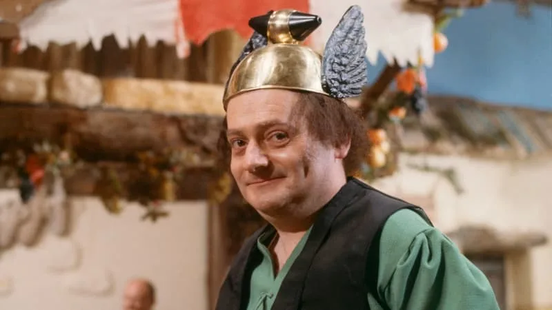 « IL CONTINUE À INSPIRER LES HUMORISTES »: RÉNÉ GOSCINNY DEMEURE UNE RÉFÉRENCE DU RIRE 100 ANS APRÈS SA NAISSSANCE