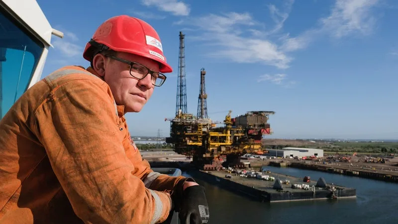 PLUS DE 50 MILLIARDS DE DOLLARS DE BÉNÉFICES AU TROISIÈME TRIMESTRE: LES GÉANTS DU PÉTROLE ENREGISTRENT DES RÉSULTATS RECORDS SUR FOND DE TENSIONS GÉOPOLITIQUES ET DE FLAMBÉE DES PRIX DES HYDROCARBURES
