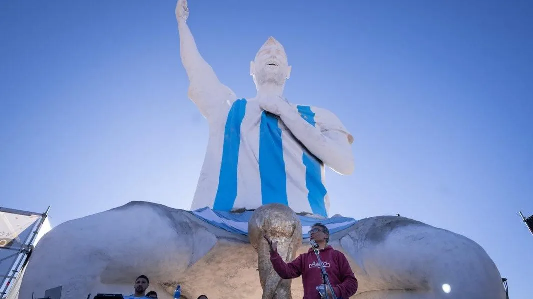 « LE MESSI DE TEMU » : CETTE STATUE GÉANTE DU FOOTBALLEUR ARGENTIN EST LA CIBLE DE TOUTES LES MOQUERIES