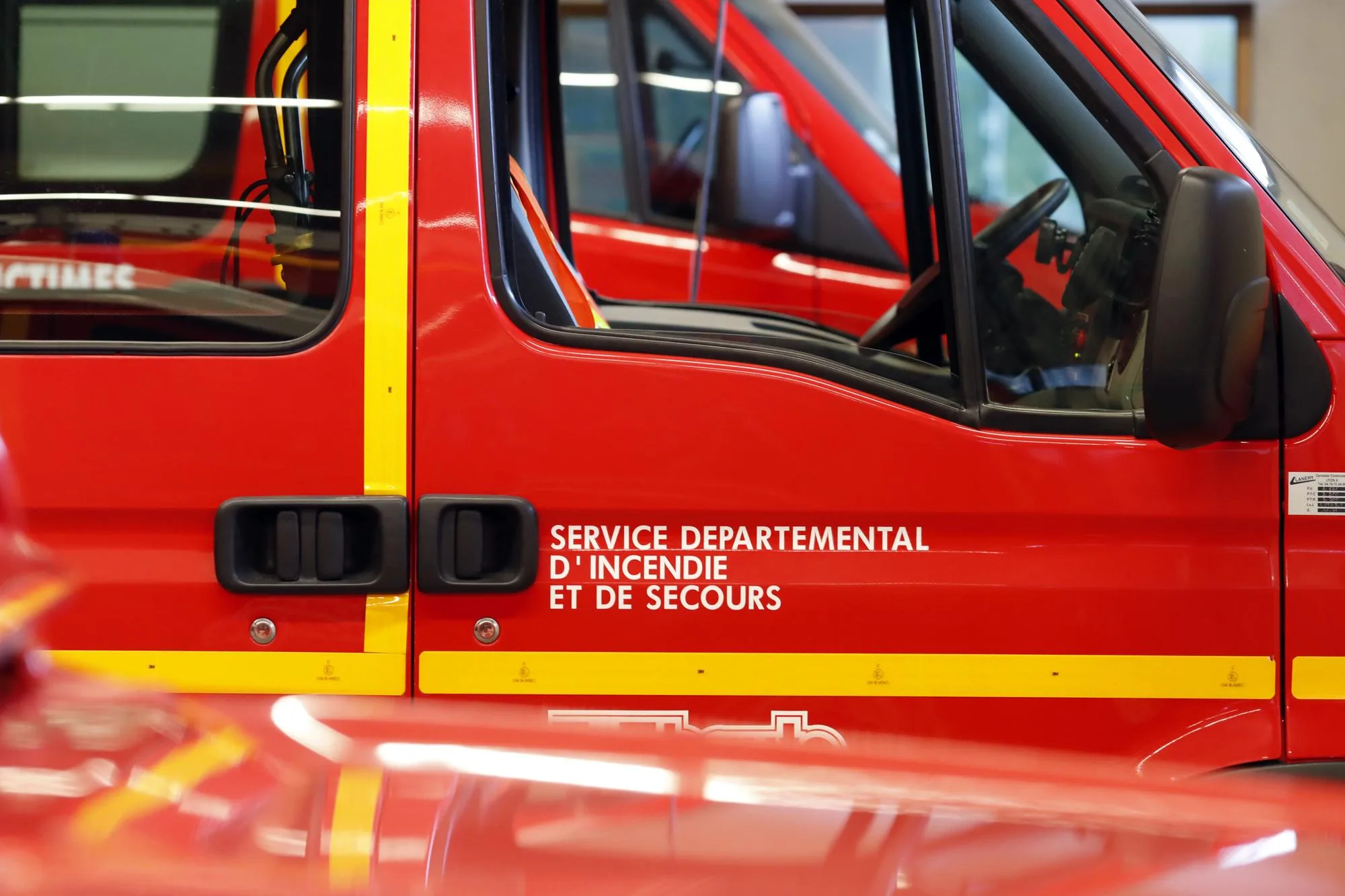 DANS LES DEUX-SÈVRES, UN INCENDIE DÉCLENCHÉ DANS UN CHAMP VOISIN BRÛLE UNE MAISON ET FAIT TROIS MORTS