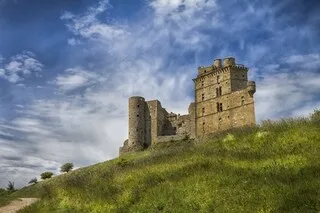 UNIQUE EN EUROPE, CE CHÂTEAU EN FORME DE VAISSEAU SE VISITE DURANT L’ÉTÉ DANS LE GARD