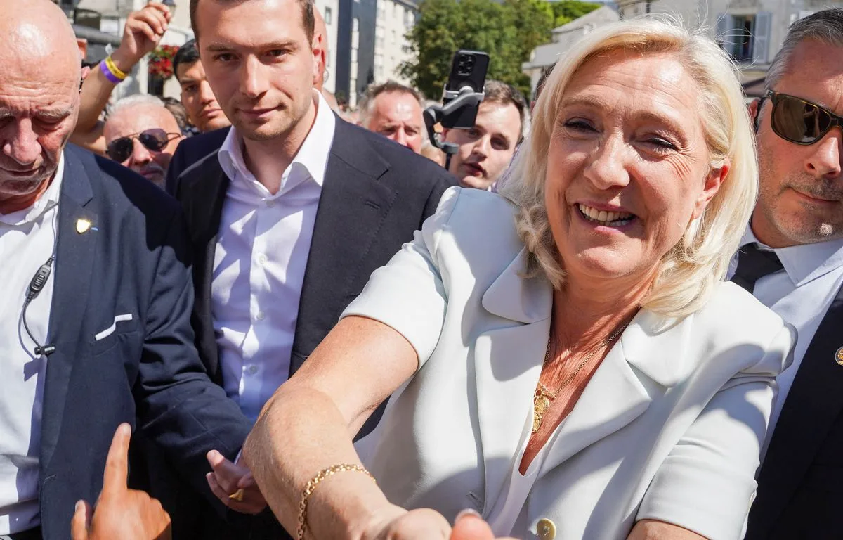 PRÉSIDENTIELLE 2027 : LE PEN À HÉNIN-BEAUMONT POUR REPRENDRE LE FIL D’UNE CAMPAGNE À DEUX VISAGES