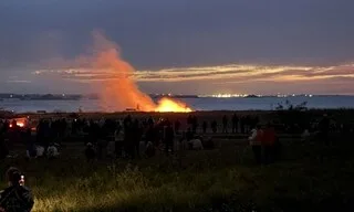 « UN MORTIER EST PARTI DE TRAVERS » : UN INCENDIE SE DÉCLARE LORS D’UN FEU D’ARTIFICE DANS LE FINISTÈRE