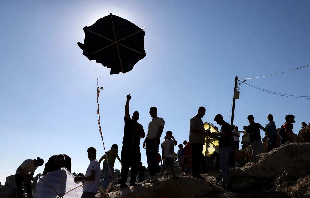 ISRAËL MET EN GARDE LE HAMAS APRÈS LE LANCEMENT DE CERFS-VOLANTS DEPUIS GAZA