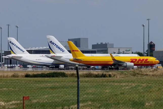 DES ENGINS VOLANTS SUSPECTS DÉCOUVERTS DANS UN AÉROPORT STRATÉGIQUE POUR L’OTAN