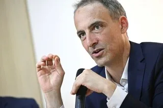RAPHAËL GLUCKSMANN SOUHAITE AUGMENTER LES SALAIRES DES ENSEIGNANTS D’AU MOINS 10 %