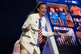 EN IMAGES. « C’EST IMPRESSIONNANT ! » : KATY PERRY, UN SHOW À L’AMÉRICAINE QUI A RENVERSÉ LES VIEILLES CHARRUES