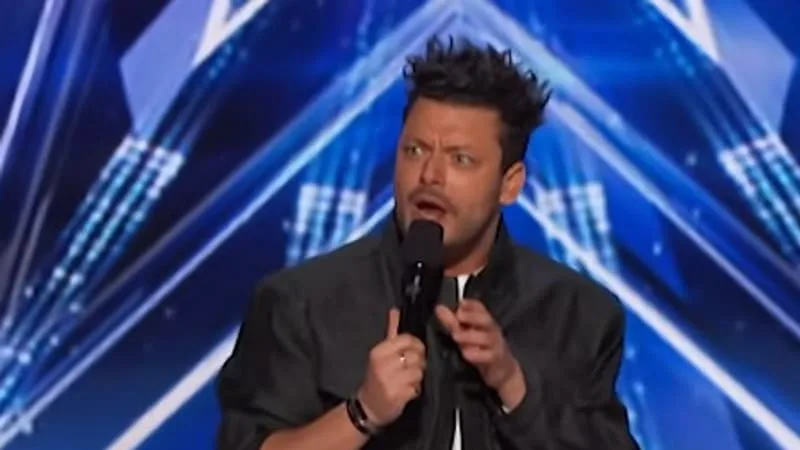 « MOI-MÊME, J’AI ÉTÉ SURPRIS »: KEV ADAMS RACONTE LES COULISSES DE SA PARTICIPATION À « AMERICA’S GOT TALENT »