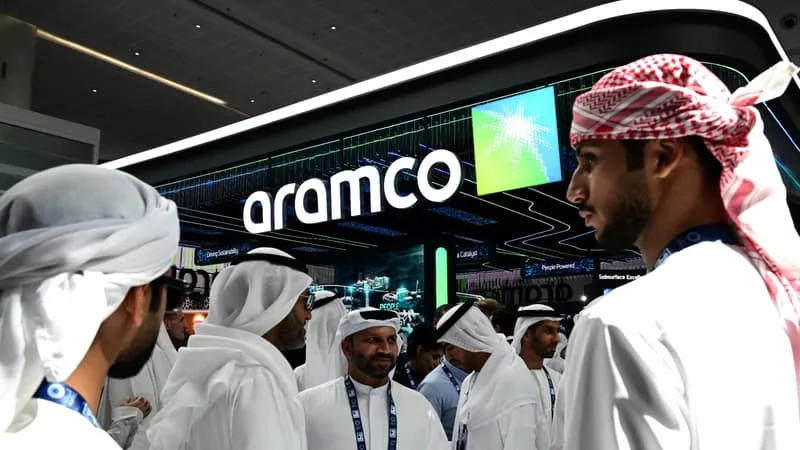 « LES PRIX DOIVENT ÊTRE COMPÉTITIFS POUR RAVIVER L’INTÉRÊT DES CHINOIS »: CONFRONTÉE À UNE CONCURRENCE ACCRUE DEPUIS LA RÉOUVERTURE D’ORMUZ, L’ARABIE SAOUDITE VA VENDRE SON PÉTROLE À PRIX DISCOUNT AU MOIS D’AOÛT