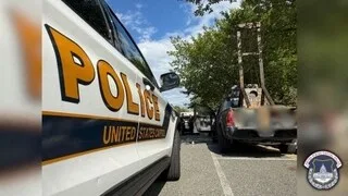 UN HOMME ARRÊTÉ À WASHINGTON AVEC UNE GUILLOTINE À L’ARRIÈRE DE SON VÉHICULE