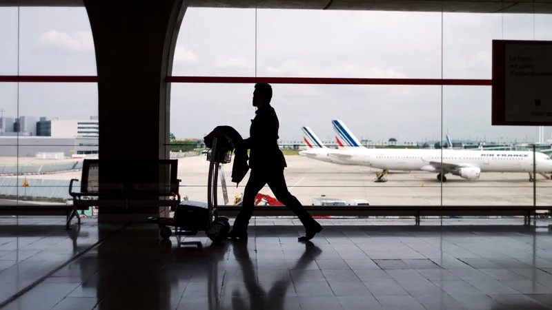 LE SECTEUR AÉRIEN PRÉVIENT QUE LE TRIPLEMENT D’UNE TAXE VISANT LES GESTIONNAIRES D’AÉROPORTS DANS LE BUDGET 2027 VA SE TRADUIRE PAR UNE HAUSSE DU PRIX DES BILLETS D’AVION