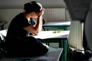 « ON N’A QU’UN MALHEUREUX VENTILATEUR » : LES ÉPREUVES DU BAC ONT LIEU EN PLEINE VAGUE DE CHALEUR
