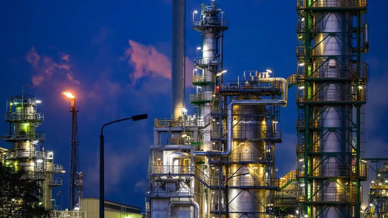LES MAJORS PÉTROLIÈRES ONT DÉJÀ RÉALISÉ 5,55 MILLIARDS D’EUROS DE SURPROFITS EN EUROPE EN 2026: UNE ONG RÉCLAME LE RETOUR PERMANENT DE LA TAXE MISE EN PLACE PAR L’UE FIN 2022 LORS DE LA CRISE ÉNERGÉTIQUE