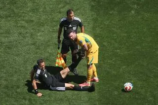 COUPE DU MONDE. L’ENTRAÎNEUR AUSTRALIEN FUSTIGE LA « PRESTATION CATASTROPHIQUE » DE L’ARBITRE FACE AUX ÉTATS-UNIS