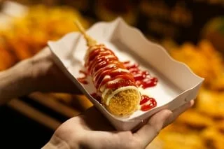 BUBBLE TEA, FLUFFY PANCAKES, CORN DOGS… QUAND LA NOUVELLE STREET FOOD DES RÉSEAUX SOCIAUX POSE UNE QUESTION DE SANTÉ