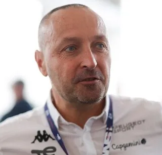 ENDURANCE WEC. ENTRETIEN. « À NOUS DE BIEN TRAVAILLER ! » EMMANUEL ESNAULT, PATRON DE PEUGEOT MOBILISE SES TROUPES.