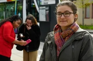« LE CERVEAU VA SE TOURNER VERS D’AUTRES ACTIVITÉS » : LE SMARTPHONE INTERDIT AU LYCÉE, LES CONSEILS D’UNE PSYCHOLOGUE
