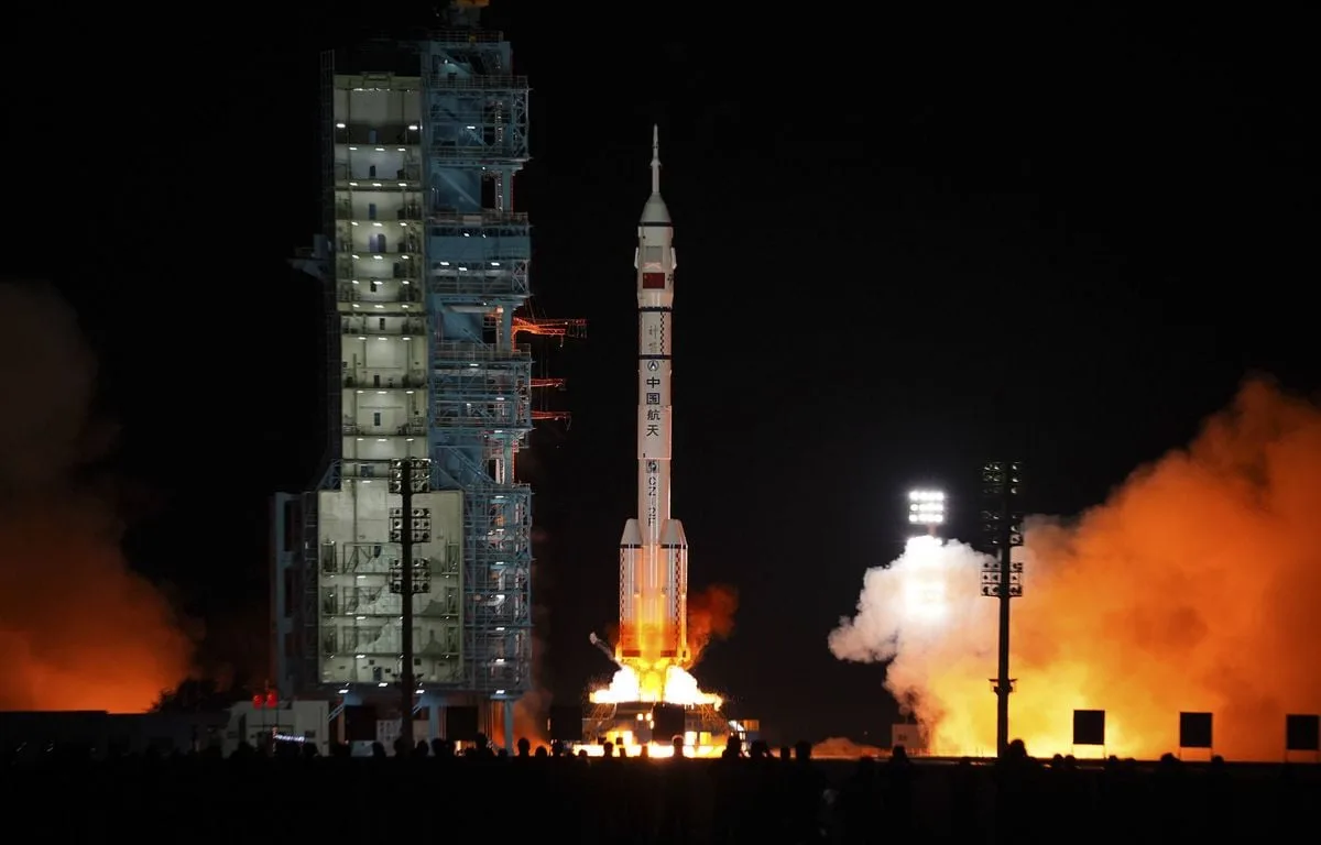 LA CHINE S’APPRÊTE À ENVOYER UN ASTRONAUTE DANS L’ESPACE POUR UN AN POUR PRÉPARER LES MISSIONS LUNAIRES