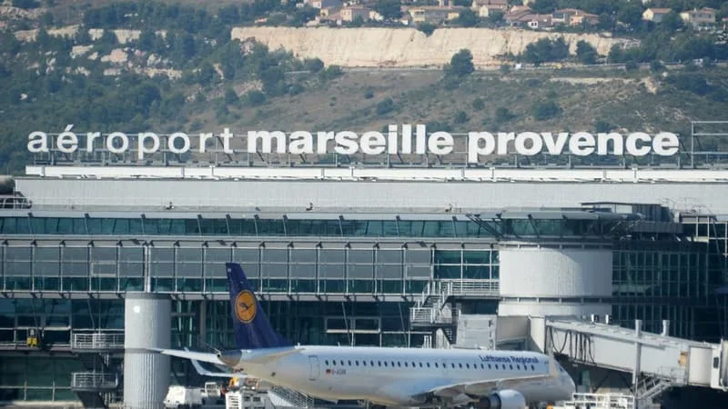 DES VOLS ANNULÉS ET RETARDÉS À L’AÉROPORT MARSEILLE PROVENCE EN RAISON DU DYSFONCTIONNEMENT D’UN OUTIL MÉTÉO