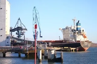 LES DOCKERS ET AGENTS PORTUAIRES DU PORT DE COMMERCE DE LORIENT EN GRÈVE