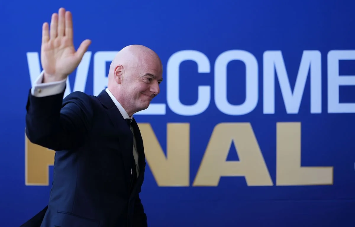 FIFA : LA FRANCE DEVRAIT SOUTENIR LA RÉÉLECTION D’INFANTINO… POUR PRÉSERVER SES CHANCES D’AVOIR LA COUPE DU MONDE 2038