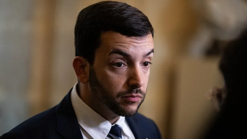 « LE TRAVAIL REND LIBRE »: JEAN-PHILIPPE TANGUY ESTIME N’AVOIR « RIEN DIT DE MAL »