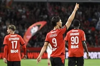 VIDÉO. STADE RENNAIS – PSG : EN RENARD, ESTEBAN LEPAUL OFFRE DEUX BUTS D’AVANCE AUX ROUGE ET NOIR