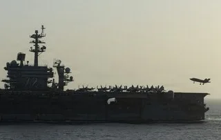 DÉTÉRIORATION DE LA SANTÉ MENTALE, MENACES DE SUICIDE : LA VIE DES SOLDATS À BORD DU PORTE-AVIONS USS LINCOLN INQUIÈTE