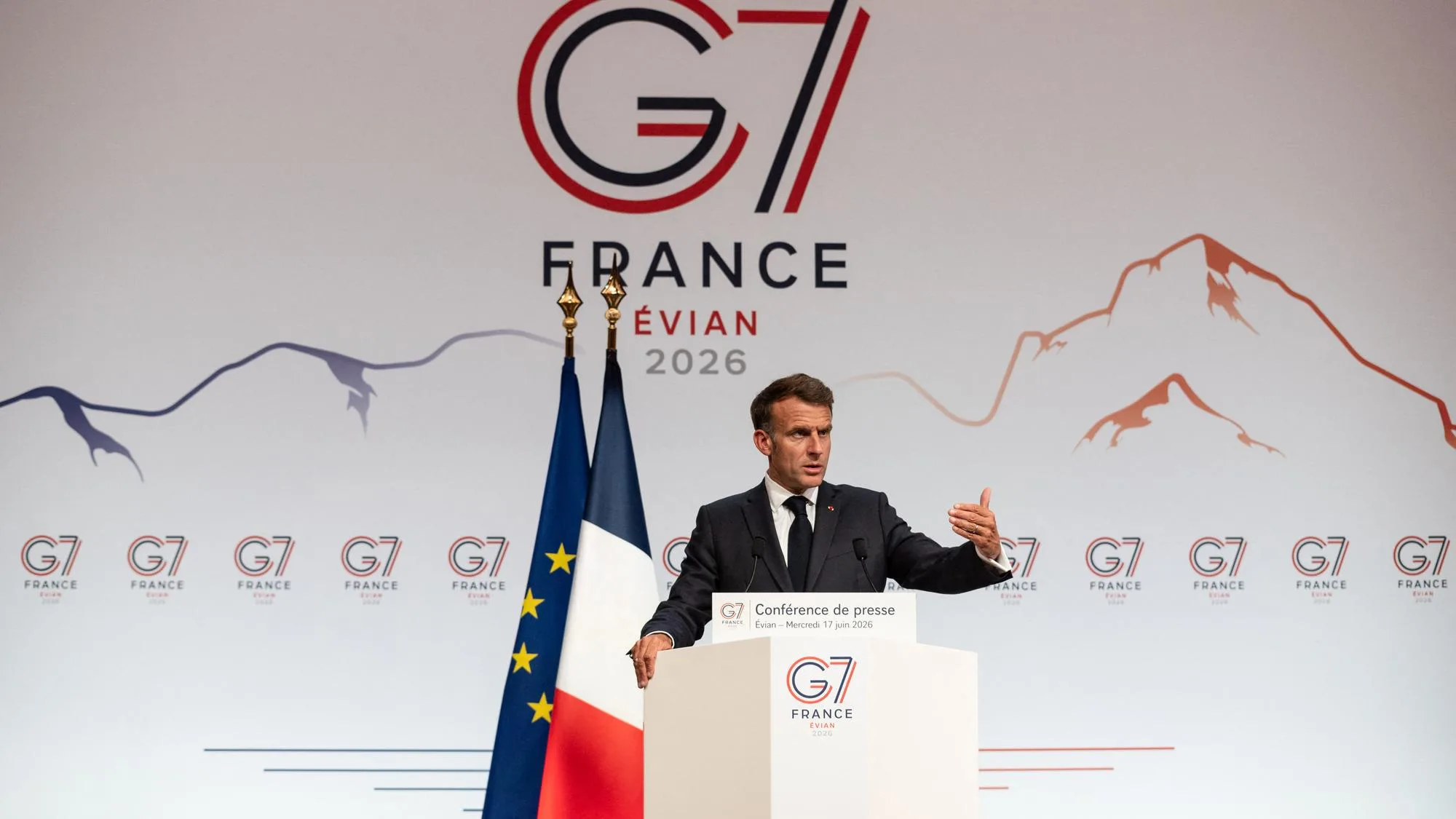 MACRON ASSUME SA BIENVEILLANCE ENVERS TRUMP ET LA COMPARE À LA STRATÉGIE DE … L’ÉQUIPE DE FRANCE DE FOOTBALL