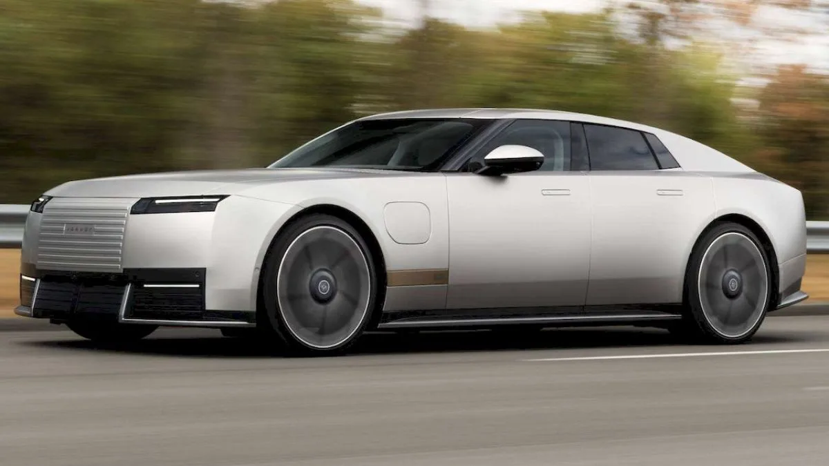 LE CONCEPT AVAIT CASSÉ INTERNET : VOICI LA JAGUAR TYPE 01, UNE VOITURE ÉLECTRIQUE DE 1 030 CH QUI VEUT FAIRE TABLE RASE DU PASSÉ