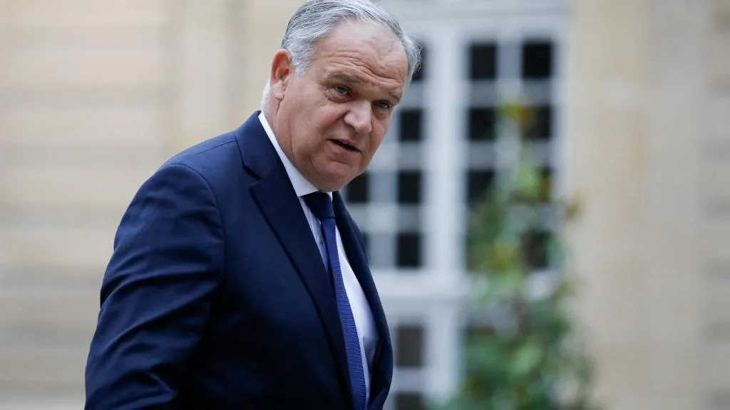 LA PROPOSITION D’EMMANUEL MACRON POUR LE NOUVEAU DÉFENSEUR DES DROITS SUSCITE DÉJÀ DES CRITIQUES