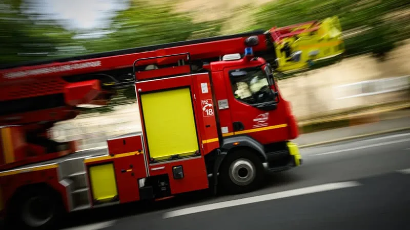 UN INCENDIE RAVAGE UN IMMEUBLE EN SEINE-MARITIME, 20 PERSONNES TRANSPORTÉES À L’HÔPITAL EN URGENCE RELATIVE