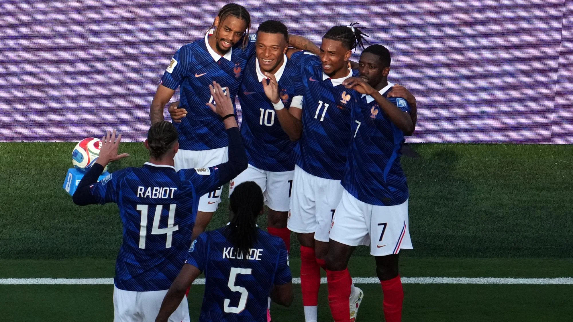 MÉTÉO, PROTOCOLE… ON NE VOIT PAS COMMENT LE 8E DE FINALE DES BLEUS POURRAIT SE DÉROULER NORMALEMENT