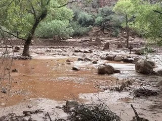 CRUE ÉCLAIR AU GRAND CANYON : DEUX MORTS, UNE PERSONNE ENCORE PORTÉE DISPARUE