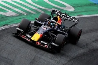 VIDÉO F1. MAX VERSTAPPEN SE CRASHE ET ABANDONNE DÈS LE 1ER TOUR APRÈS AVOIR FONCÉ DANS LE MUR AU GRAND PRIX DES PAYS-BAS