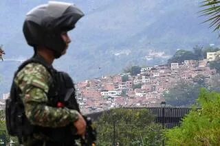 UNE CENTAINE DE GUÉRILLEROS DÉPOSENT LES ARMES EN COLOMBIE APRÈS UN ACCORD DE PAIX AVEC LE GOUVERNEMENT