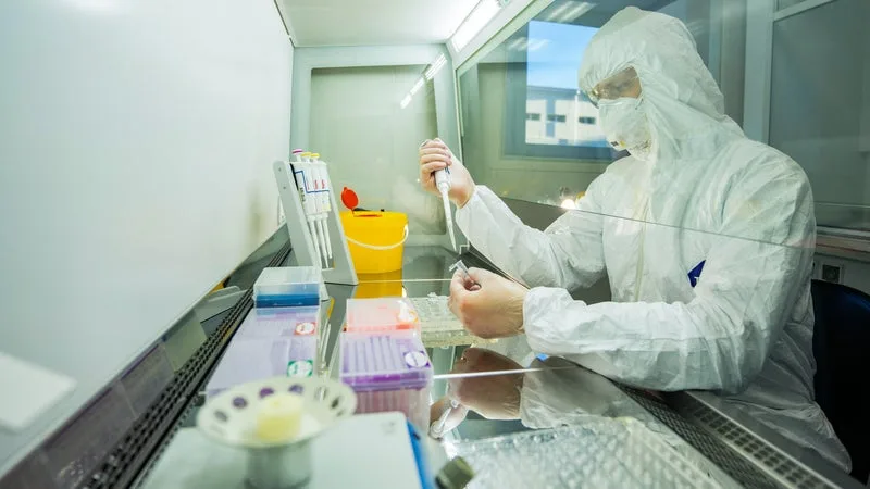 UN CAS MORTEL DE PESTE EN RUSSIE? INQUIÉTUDE APRÈS LA MORT D’UNE TECHNICIENNE DE LABORATOIRE, PLUSIEURS DIZAINES DE PERSONNES PLACÉES EN QUARANTAINE