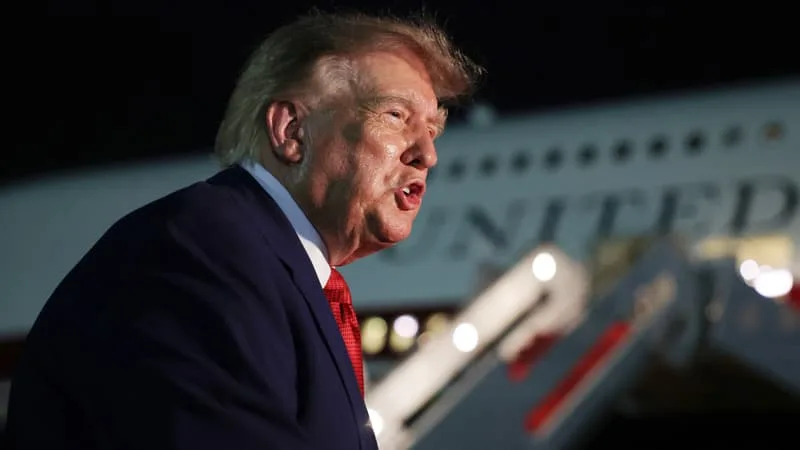 DONALD TRUMP ANNONCE DES « RÉPERCUSSIONS ÉCONOMIQUES » INÉDITES CONTRE « TOUT PAYS » QUI AIDERAIT L’IRAN EN LUI OFFRANT « UNE QUELCONQUE FORME DE BOUÉE DE SAUVETAGE »