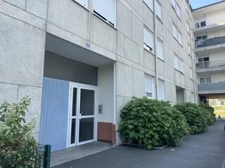 JETÉE NUE DU 3E ÉTAGE, ELLE EST RETROUVÉE LES POINGS LIÉS : UNE ENQUÊTE OUVERTE POUR TENTATIVE DE FÉMINICIDE À RENNES