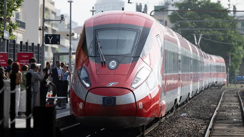 DEUX JOURS APRÈS L’OUVERTURE DES VENTES DE LA SNCF POUR NOËL, SON CONCURRENT TRENITALIA PROPOSE 38.000 BILLETS À PRIX PLANCHER POUR ALLER À LYON, MARSEILLE ET MILAN