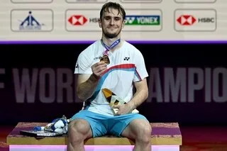 « QUELQUE CHOSE DE GRAND » : À 21 ANS, LE NORMAND ALEX LANIER SAVOURE SON TITRE DE CHAMPION DU MONDE DE BADMINTON